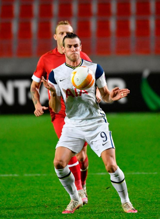 欧联集结日走向成谜,上海久事战术微调,球迷炸锅,高层口径保持一致(巴萨32送多特主场首败) 欧联集结日走向成谜,上海久事战术微调,球迷炸锅,高层口径保持一致(巴萨32送多特主场首败)