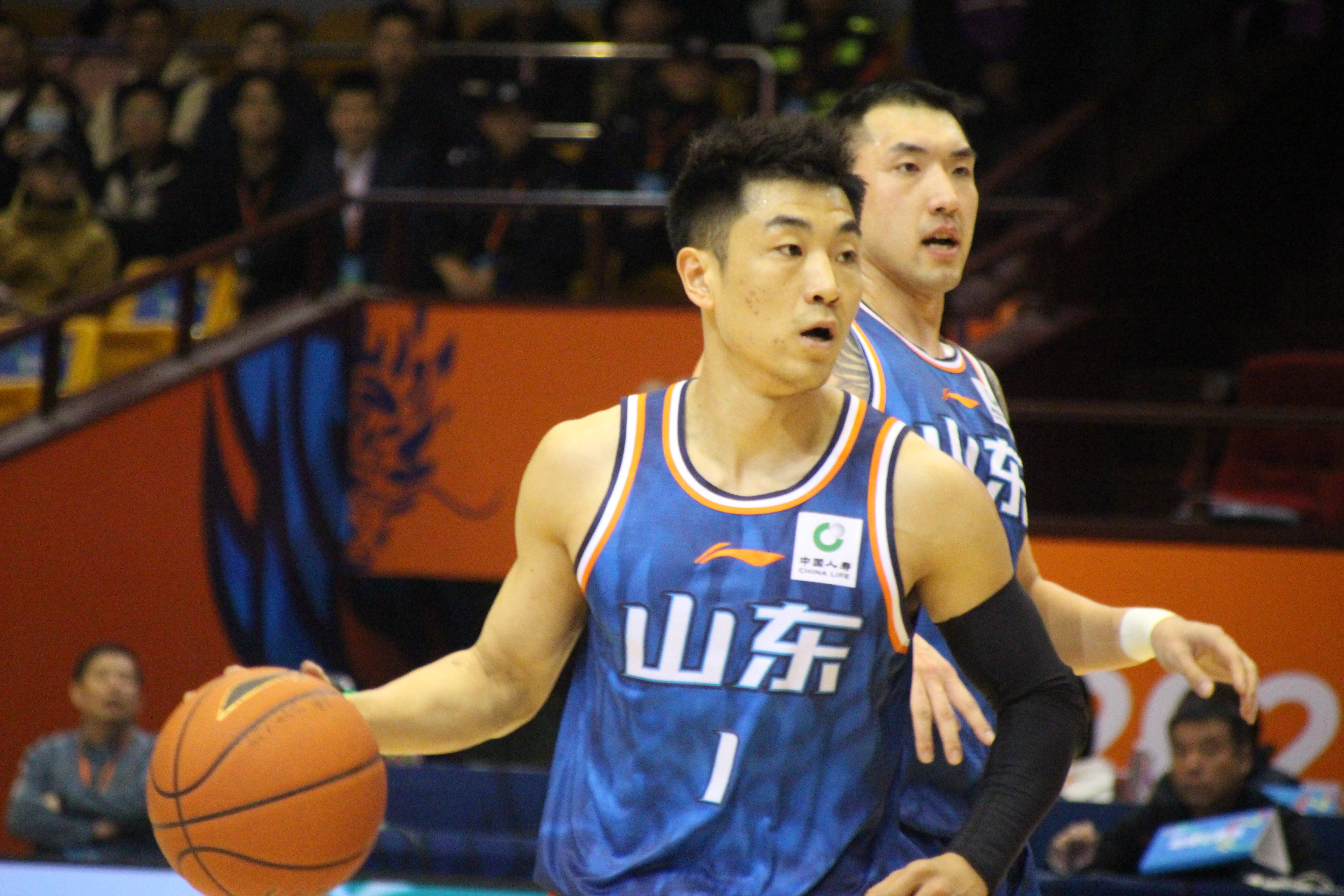 马德里竞技今晚临场应变，志在CBA季后赛名次提升，管理层满意，年轻球员得到机会的简单介绍