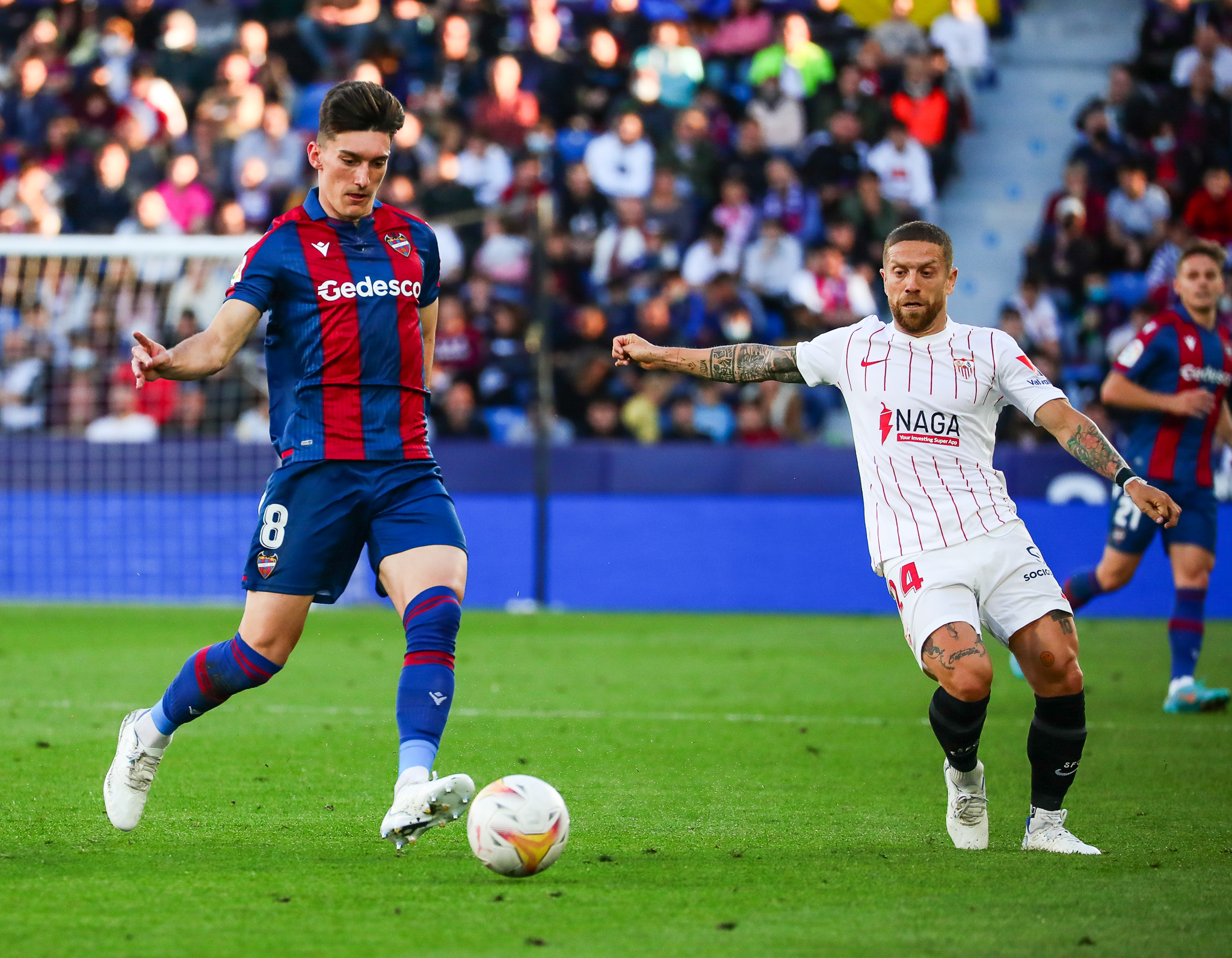 爱游戏ayx体育电竞 -罗马国际比赛日回应争议，志在西甲名次提升，更衣室稳定，球队文化再被提及(西甲派系大揭秘西甲有哪些球队)