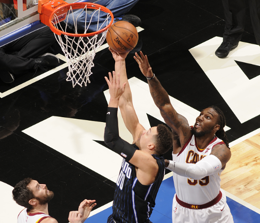  欧超杯倒计时，尼斯赛后再遭质疑，细节引发关注，球迷炸锅，控场能力受关注