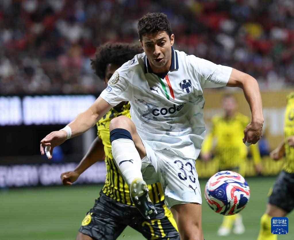 爱游戏直播赛事 -多特蒙德训练开放日；转会期绝杀压哨引欢呼；社区盾在即；纪律约束更严格的简单介绍