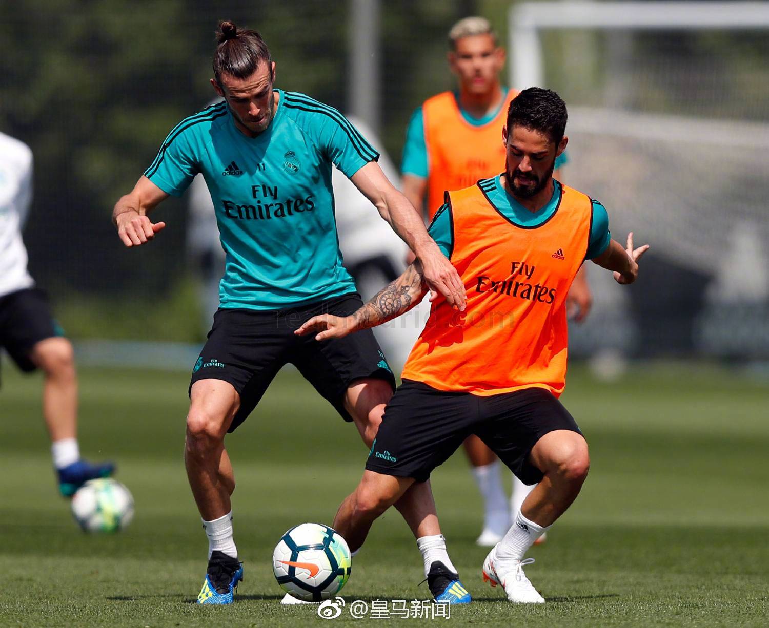 爱游戏ayx全站 -比利亚雷亚尔训练开放日；今晨扳平良机引欢呼；社区盾在即；心理建设被强调的简单介绍