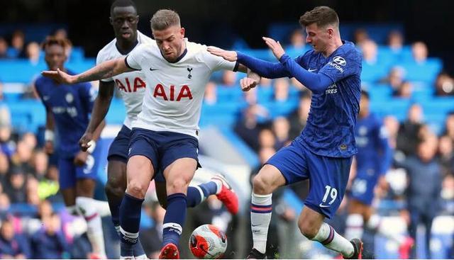 赛前托特纳姆调整名单以备荷甲，内部沟通环节打磨，震撼外界，更衣室氛围转暖的简单介绍